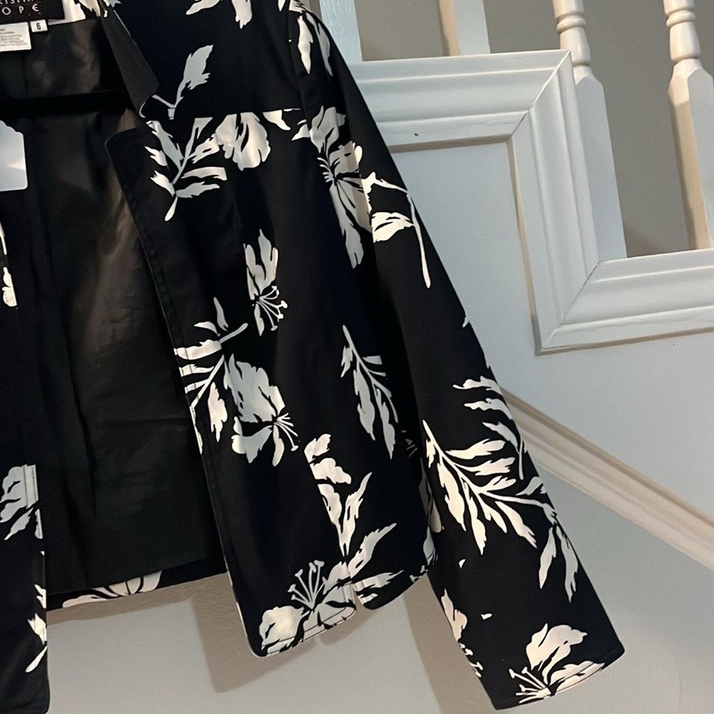 Christina Hope Black and White Floral Blazer - Picture 4 of 10